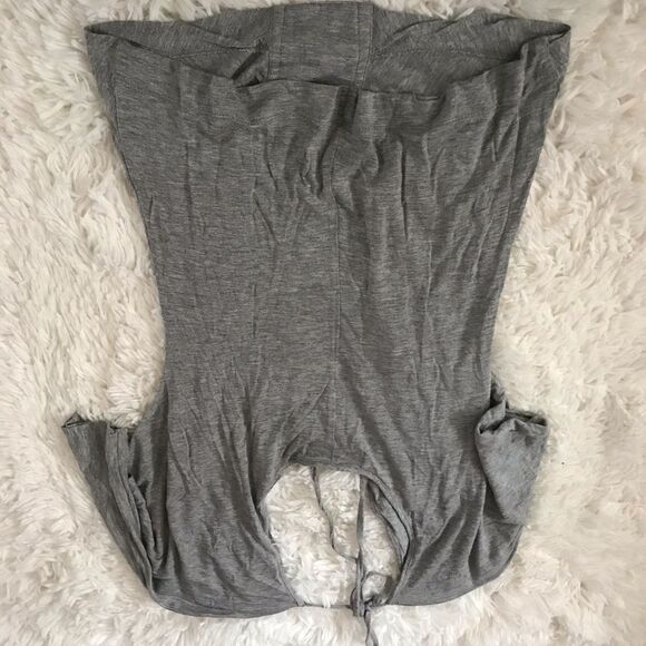 Guess V Neck short sleeve gray top with sequins down front size Medium EUC - Picture 5 of 8